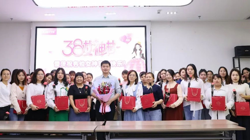 春风十里不如你：雷茨庆祝第100个妇女节！