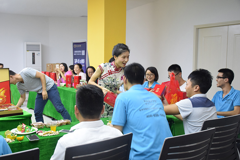 情暖中秋，爱在锐天！—2018锐天中秋节感恩活动